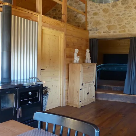 Feriehus La Gailarde Au Millieu De Notre Ferme Avec Son Ruisseau Et Sa Mare Massat