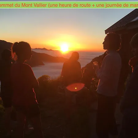 La Gailarde Au Millieu De Notre Ferme Avec Son Ruisseau Et Sa Mare Feriehus *